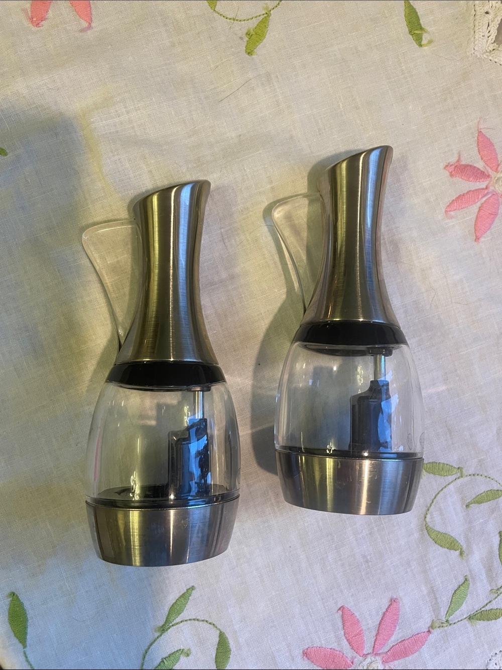 Unique Zone Stainless Steel and Clear Salt & Pepper Mills - Silver and Clear